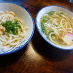 冨士旅館 - 左：ぶっかけうどん（３００円）　右：かけうどん（３００円）