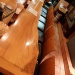 Udondokoro Suzuriya - センターの長いテーブル