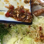 鳥房 - ぽんずさしの残ったタレはおすすめに従いキャベツに。