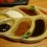 串揚げ 依知川 - つけタレが豊富