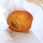 軽井沢キッチン - 軽井沢キッチンでしか食べられない、三笠ホテルのカレーパン。ピリ辛で、ほんのりあまみもあって美味しかったです。