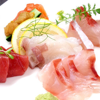 Umibouzu - 新鮮魚介を使用したお刺身盛り合せ！