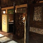 RA MAI - アジアンティックな店内です。