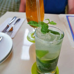 bills - premium classic cocktail（Mojito） ＄5.00、Maui Brewing Co. ‘Bikini Blonde Lager’ ＄4.00