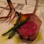 バールアリメンターリ ダニエラ - ラム　火入れ最高！　ピエモンテ流の藁で薫香を付けて