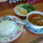 タイラーメン ワンマイ - マサマンカレー(680円)目玉焼きと野菜つき