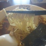 名代支那そば　まると本店 - 麺は細めです