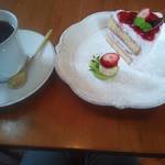 アンソレイユ - イチゴのショートケーキとコーヒー