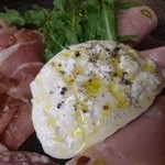 タンタ ローバ - 水牛のモッツァレラチーズと生クリームで作るイタリアの「ブッラータ」