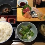 おいしい寿司と活魚料理 魚の飯 - 得盛り刺身定食　980円 