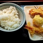 丸亀製麺 - ごはん１３０円、かしわ天１３０円、半熟たまご天１１０円、エビ天１５０円