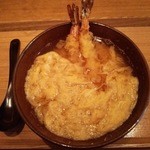 京うどん 生蕎麦 岡北 - お店の人気メニュー！！出汁が浸み込んで旨～いふわっふわっ卵とじの『天とじうどん』(1300円)～♪(^o^)丿