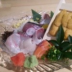 俺の魚を食ってみろ!! - (2015/8/4)「俺の玉手箱」刺身7種盛は、紫雲丹、ハマチ、鰹、縞鯵、平目のエンガワ、カンパチ、サーモン❤