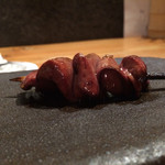 鳥さわ - ちぎも断面。
      折りたたんで串打ち