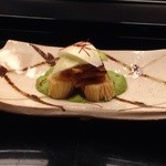 たか田八祥 - 五皿目　玉ねぎのフリーズドライ・豚肉のタレ焼き・ソーメンの揚げたもの・ゴーヤのソースにブロッコリー