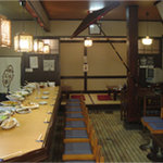 京のおばんざい　わらじ亭 - 旬の京野菜をはじめとした約３０種のおばんざいがカウンターにずらりと並ぶ、ほっこり空間です。