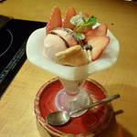 飛騨牛一頭家 馬喰一代 名古屋 - 苺パフェ