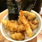 横濱魚萬 - 一本穴子入り海鮮天丼888円。