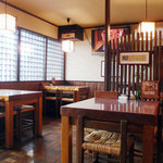 うな専 - テーブル席