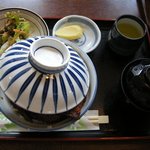「（大）かつ丼」の全景
