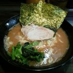横浜家系らーめん 武術家 - 平成27年8月2日(日)「武術家」ラーメン並680円(税込み)