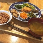 シロクマ食堂 - ベジ・プレート

外暑すぎ……´д` 