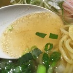 Gochi - しおラーメンのスープ