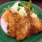 でん助茶屋 - 2015/07 ２匹付け、食べでがあります。