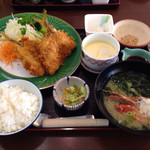 でん助茶屋 - 2015/07 あじフライ定食、このあじフライの鯵は水槽からすくい上げた２匹で、その分厚い身の美味いこと類を見ません。
      