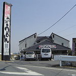 六助うどん - お店の横と一段下がったところに駐車場があります