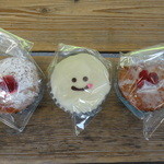 40602258 - 2015.7左からベリーベリーチーズケーキマフィン、ニコニコマフィン、クランベリーレモンチーズケーキマフィン～(^O^)