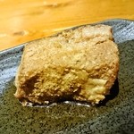 キッチン アダチ - 付きだしは豚角煮