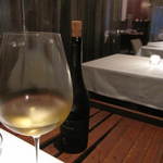 インカント - お着いた店内でワインを楽しみます