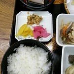 中本名玉堂食堂部 - 精進定食のごま豆腐、金山寺味噌、漬物、ご飯