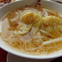 広東料理 センス - 海老ワンタン入り香港細麺のスープヌードル