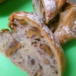 パン屋 ルーツ - くるみの底力  ホール  732円