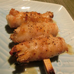 ワインバー フレンド書房 - 塁のおまかせ5本盛り ① エノキチーズ 210円。