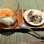 ワインバー フレンド書房 - お通し「万願寺とうがらしと茄子の揚げびたし・バジル豆腐と～」