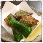 十八番 - 戻り鰹のニンニク挟み揚げ。