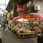 丸金商店 - 商店街沿い南向き(鶴橋駅東改札口すぐ)