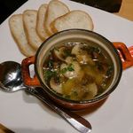 エビス バー - 芝海老とブラウンマッシュルームのアヒージョ 税込950円