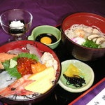Ajishiyou - お昼の海鮮丼定食です。魚介類がたっぷりです。