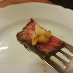 Ristorante Martello - 短角牛。オーブン焼きニンニクのせて。