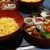 八起庵 丸太町本店 - 二段になった庵弁当