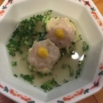 四季のおでん - しゅうまい
      兎に角、此方は出汁旨すぎ！
      この他にも鴨ネギ、つみれ、つくね、玉ねぎ、ひろうす、角煮、牛筋etc色々と頂きました！