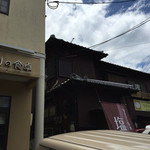 そうりの食卓 - 左がレストラン、右がショップ。今回は満席でショップのイートインで頂いた