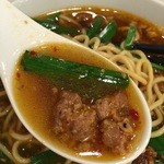 味仙 - 鷄ガラベースの清湯スープに辛く煎られた豚ミンチが乗る。旨辛でレンゲが止まらない‼︎
