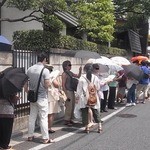 尾花 - 開店前でも長蛇の列