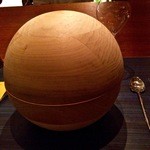 IL TEATRINO DA SALONE - 大きな地球儀が（笑）！