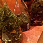 IL TEATRINO DA SALONE - 違う種類のハーブを漬け込んだグラッパ